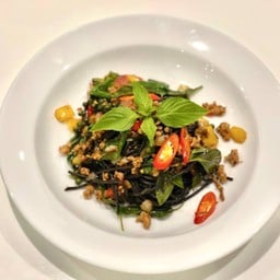 สปาเก็ตตี้เส้นดำขี้เมา หมูสับ