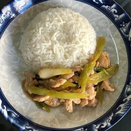 ข้าวไก่ผัดพริกหยวก