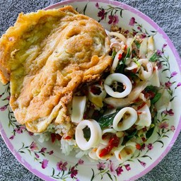 ข้าวกะเพราปลาหมึก