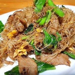 เส้นหมี่ผัดซีอิ้วหมู