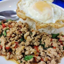 ข้าวกระเพรา 39 บาท