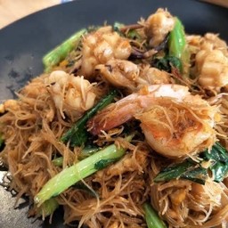 เส้นหมี่ผัดซีอิ้วกุ้ง