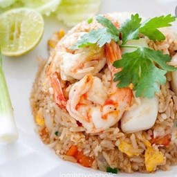 ข้าวผัดทะเล กุ้ง ปลาหมึก