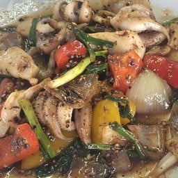 หมึกผัดพริกไทยดำ