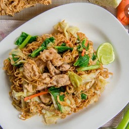 มาม่าผัดซีอิ๊วหมู