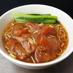 A8b บะหมี่เอ็นเนื้อตุ๋น (SOUP) Braised beef Noodles