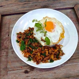 ข้าวกระเพาไก่+ไข่ดาว