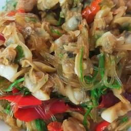 หอยลายผัดวุ้นเส้นชะอม