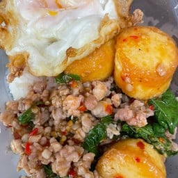 กะเพราเต้าหู้หมูสับราดข้าว