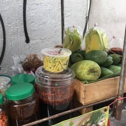 เจ๊ณีมะม่วงน้ำปลาหวาน ไม่มี