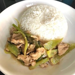 ข้าวหมูผัดพริกหยวก