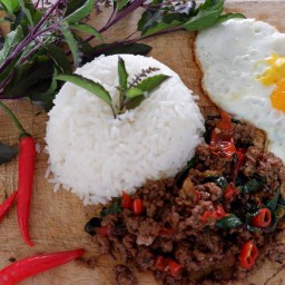 กะเพรา-โหระพาหมูนิ่น