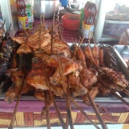 ร้านยุ่นสารคาม ลาบ ส้มตำ ไก่ย่าง