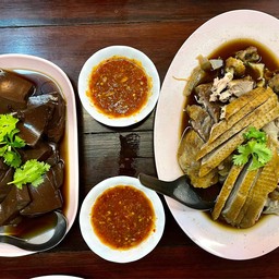 เมนูในตำนานร้านเฮียเล็ก เจ้าถิ่นริมคลองน้ำอ้อม เป็ดนุ่ม ชุ่มน่ำพะโล้ เลือดเป็ดก็