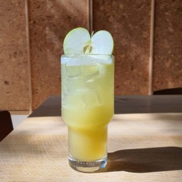 Apple & Cinnamon Seltzer