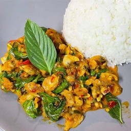 เนื้อหอยลายผัดน้ำพริกเผาราดข้าว