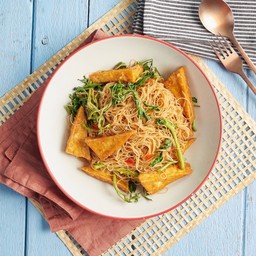 เส้นหมี่ผัดผักกระเฉด มังสวิรัติ หรือ เจ