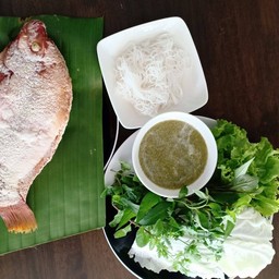 เมี่ยงปลาทับทิมอบโอ่ง หน้าหมู่บ้านฟ้าไทย