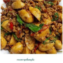 (อร่อยซ่ากับโค้ก) ข้าวกระเพราลูกชิ้นไขว้หมูสับ+โค้กถัง