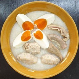 โจ๊กหมู เครื่องใน ไข่เค็ม