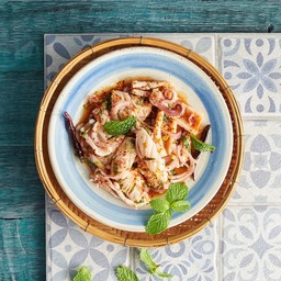 ลาบหมึกเส้น