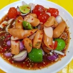 ยำไส้กรอกไข่แดงเค็ม