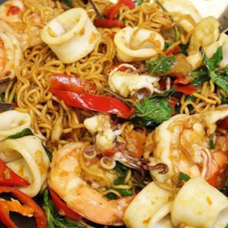 มาม่าผัดกระเพรา