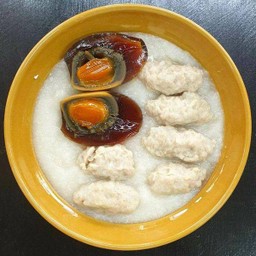 โจ๊กหมูล้วน ไข่เยี่ยวม้า