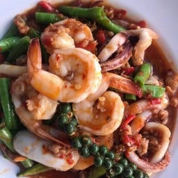 พริกแกงทะเล เป็นกับข้าว