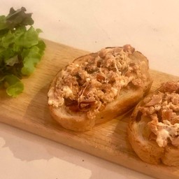 CROSTINO SAUSAGES AND CHEESE