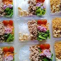 เค้กหน้านิ่ม & สลัดผัก
