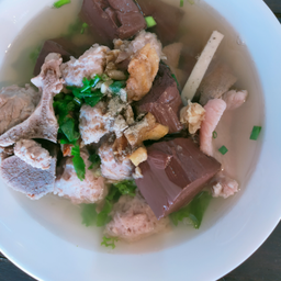 ต้มเลือดหมูเครื่องใน