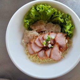 We shop ร้านเรา เกี๊ยวกุ้ง หมูกรอบ เป็ดย่าง ลพบุรี หน้าสนามกีฬา