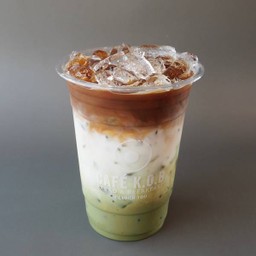 เดอร์ตี้มัทฉะลาเต้เย็น Iced Dirty Matcha Latte 