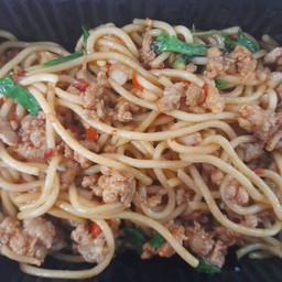 Spaghetti With Minced Pork And Basil