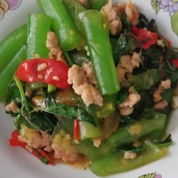 เส้นเซียงไฮผัดกระเพาหมูสับ
