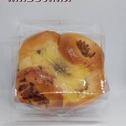 ขนมปังใส้หมูหยองน้ำสลัด