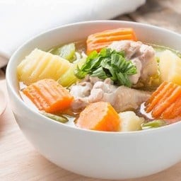 ซุปใสมันฝรั่งหมูสับ