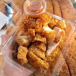 ร้านหมูกรอบน้ำจิ้มซีฟู้ดรสเด็ด