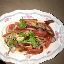 ยำคอหมูย่าง