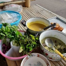 ร้านเล็กเล็ก(ขนมจีน-ไก่ทอด-อาหารตามสั่ง)