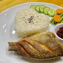 (อร่อยซ่ากับโค้กถัง) ข้าวหน้าปลานิลทอด+โค้กถัง