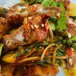 ผัดฉ่าหมูกรอบ