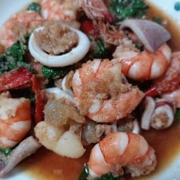 กะเพราพริกแห้ง ยั่วๆ ประชานิเวศน์