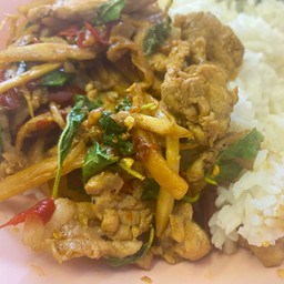 กะเพราหมูชิ้นหน่อไม้ดอง