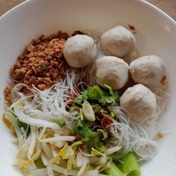 ก๋วยเตี๋ยวลูกชิ้นหมูล้วน