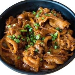 ข้าวหน้าผัดซอสญี่ปุ่น