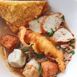 ก๋วยเตี๋ยวต้มยำกุ้งกรอบ