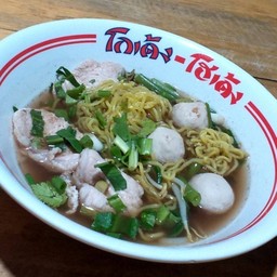 มาม่าลูกชิ้นหมู (โกเด้ง) น้ำตก