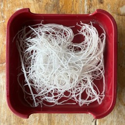 วุ้นเส้น